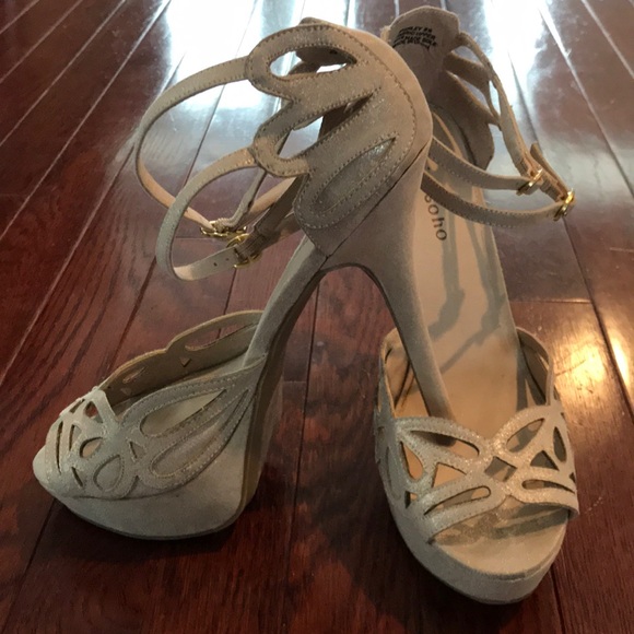 Heels - Picture 3 of 8